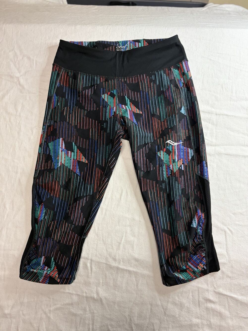 Saucony Scoot Series Capri Leggings Womens Medium RunDry Running Crop
